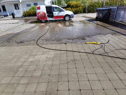 Professional garage cleaning service