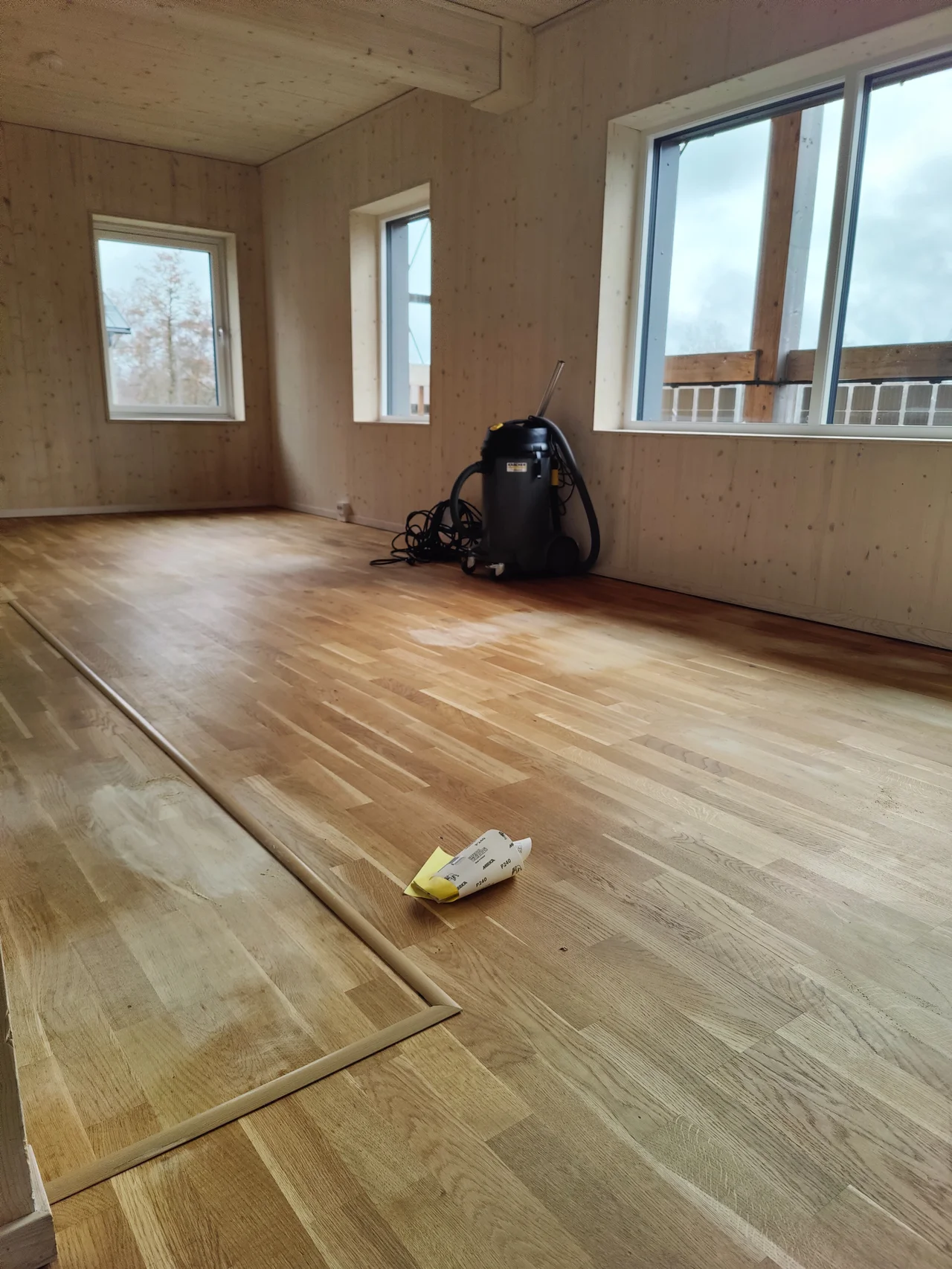 Floor cleaning and maintenance service