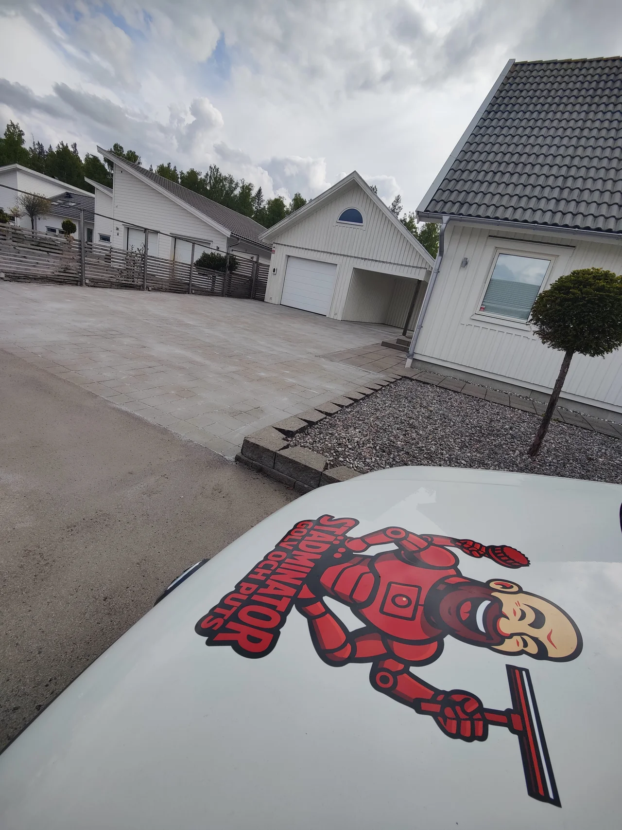 Floor cleaning and maintenance service